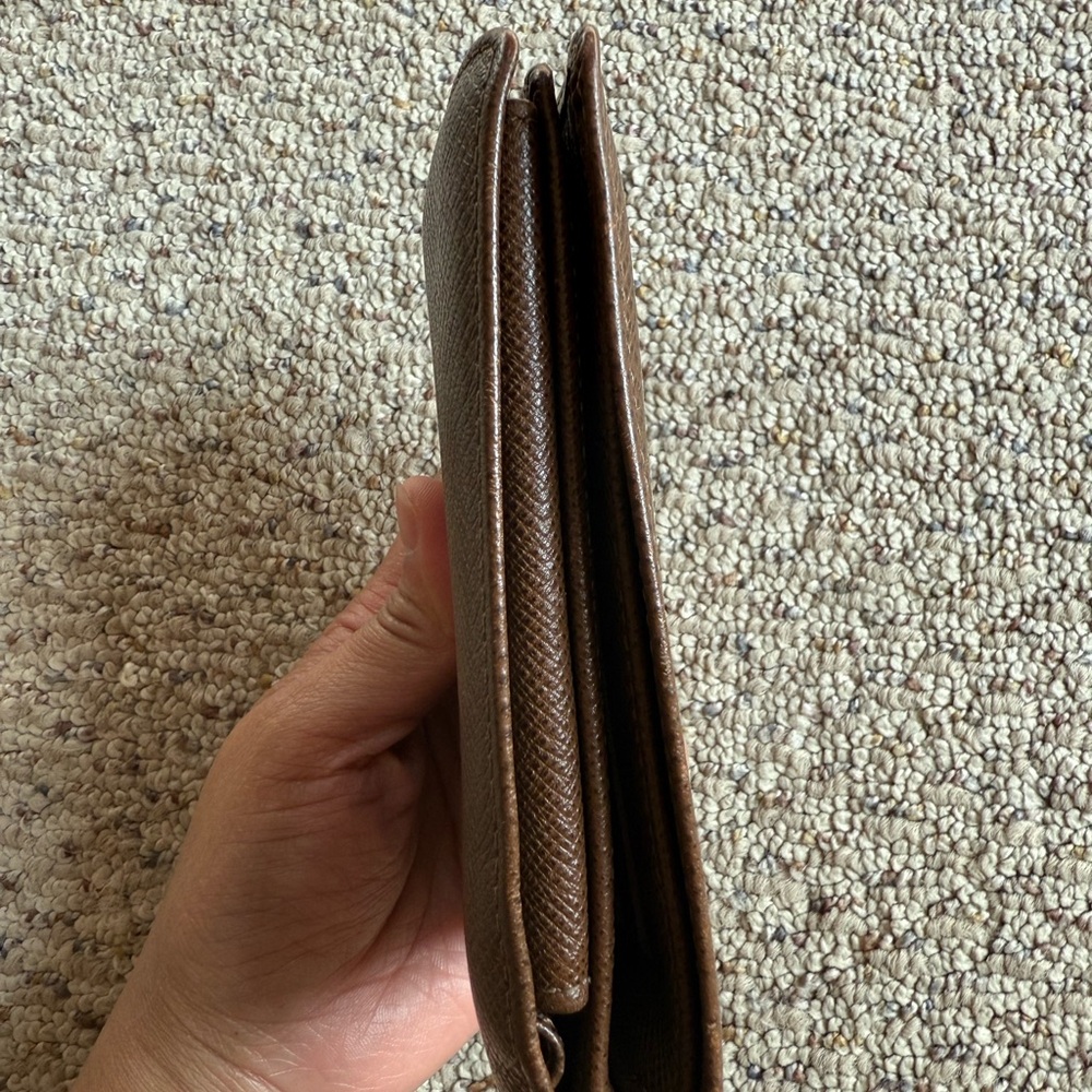 Louis Vuitton Textured Brown Wallet - Picture 2 of 9